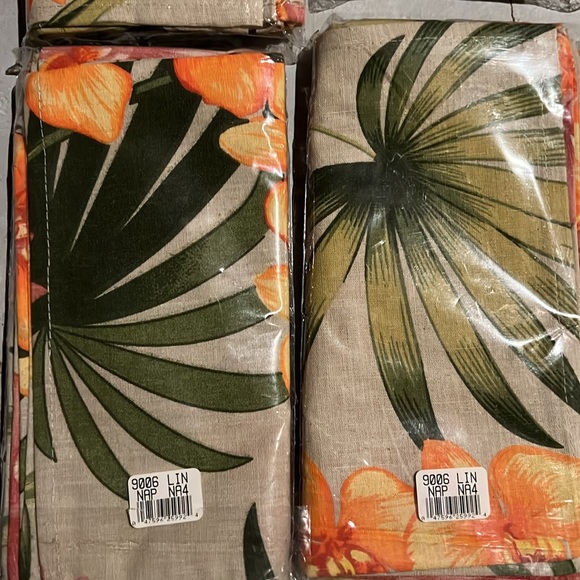 Tommy Bahama dinner napkins, set of four, new in package! - Picture 2 of 2
